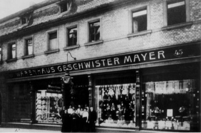 Hauptstraße 100, Mayer